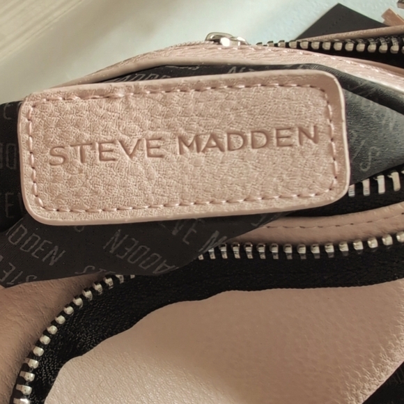 NEW Steve Madden BGlamm Blush Logo Crossbody Bag with Tassel - Picture 12 of 13